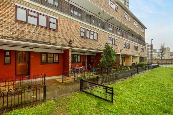 3 Bedroom Apartment To Rent In New North Road, London, N1