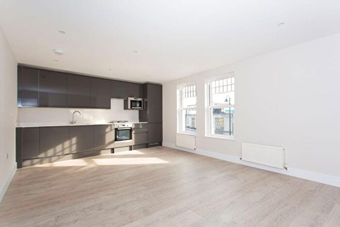 2 Bedroom Flat To Rent In Tooting High St, SW17