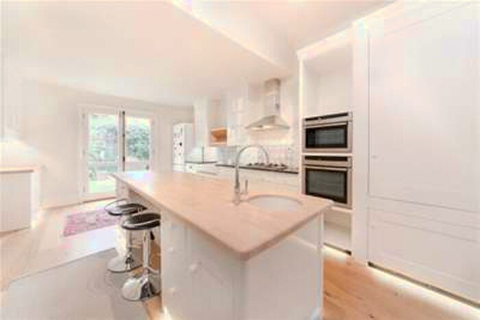 3 Bedroom Semi-Detached House To Rent In Grafton Road, W3
