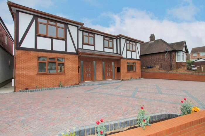 2 Bedroom Flat To Rent In Ferrymead Avenue, Greenford, UB6