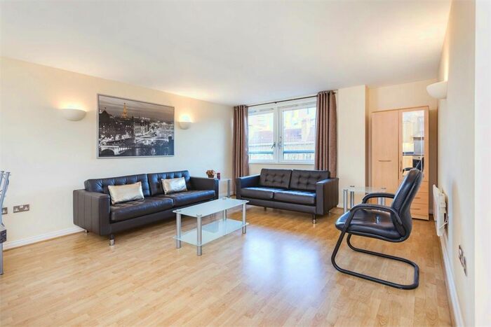 2 Bedroom Flat To Rent In Longstone Court, Great Dover Street, London, SE1