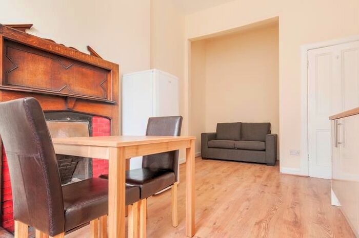 2 Bedroom Flat To Rent In Hawthornvale, Edinburgh, EH6