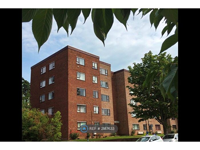 2 Bedroom Flat To Rent In Adelaide Road, Surbiton, KT6