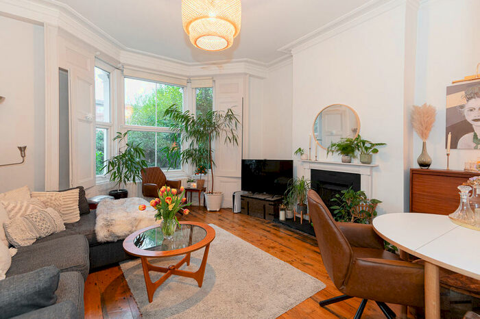 2 Bedroom Flat To Rent In White Hart Lane, Wood Green, London, N22