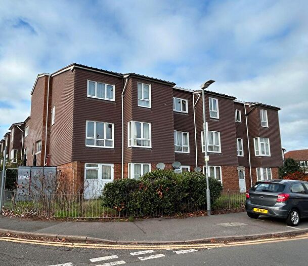 2 Bedroom Flat For Sale In Aidan Close, Dagenham, Essex, RM8
