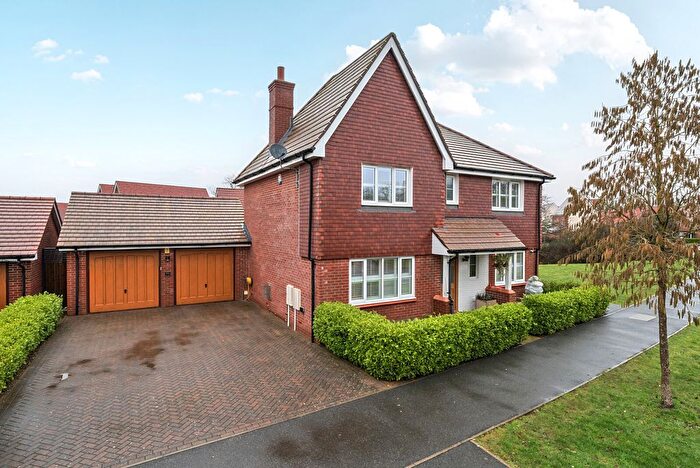 4 Bedroom Detached House For Sale In Longhurst Avenue, Cranleigh, GU6