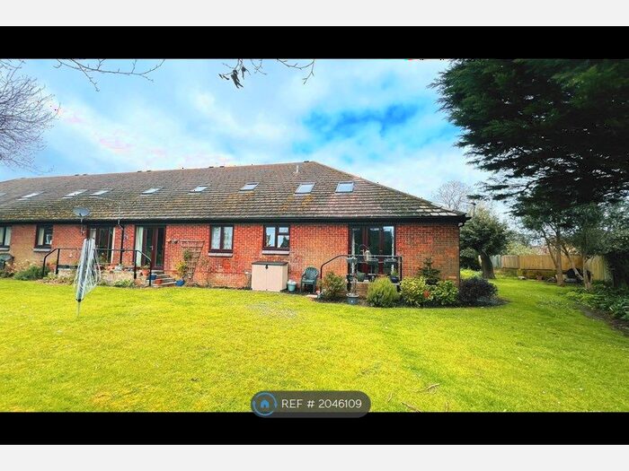 2 Bedroom Flat To Rent In Sea Front, Hayling Island, PO11