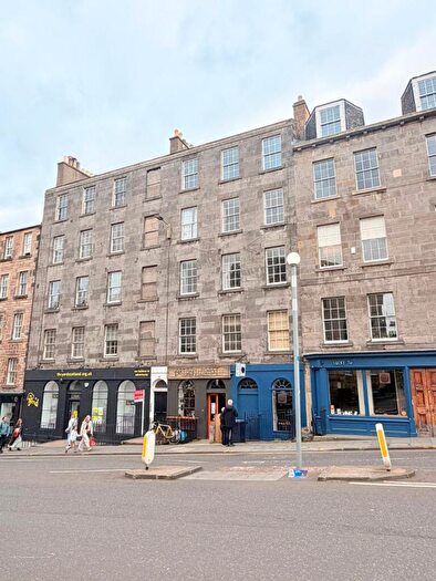 3 Bedroom Flat To Rent In Broughton Street, Edinburgh, EH1