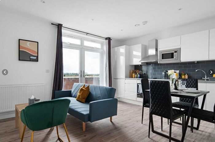 2 Bedroom Flat To Rent In Rickfords Hill, Aylesbury, HP20