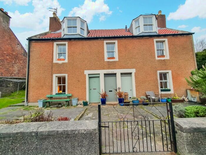 2 Bedroom Apartment To Rent In Main Street, KY8