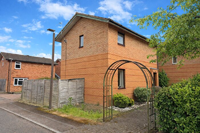 3 Bedroom Detached House For Sale In Minton Close, Milton Keynes, MK14