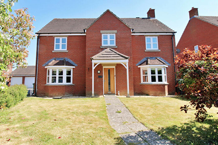 4 Bedroom Detached House For Sale In Park Road, Bowerhill, Melksham, Wiltshire, SN12