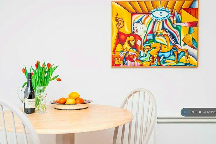 2 Bedroom Flat To Rent In Delta Court, Maidenhead, SL6