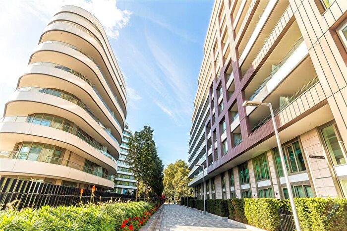 2 Bedroom Apartment To Rent In Sophora House, Queenstown Road, London, SW11