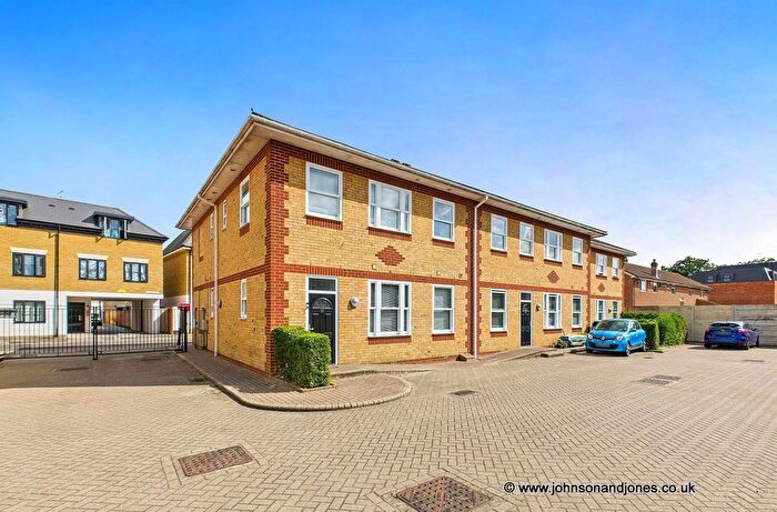2 Bedroom Flat To Rent In Gogmore Lane, Chertsey, KT16