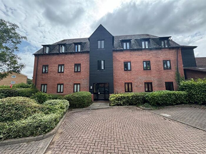 2 Bedroom Flat For Sale In Canvey Walk, Chelmsford, CM1