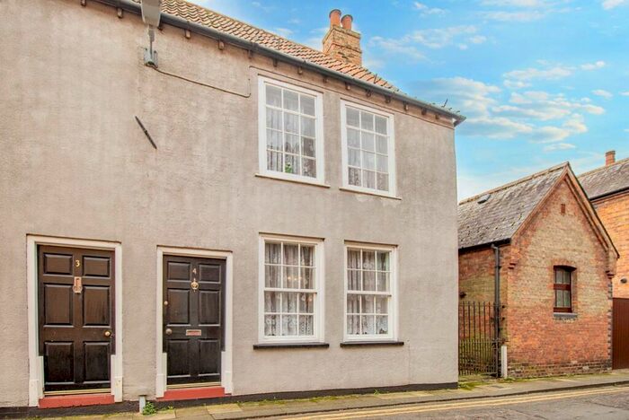 3 Bedroom Semi-Detached House To Rent In Priory Lane, King's Lynn, PE30