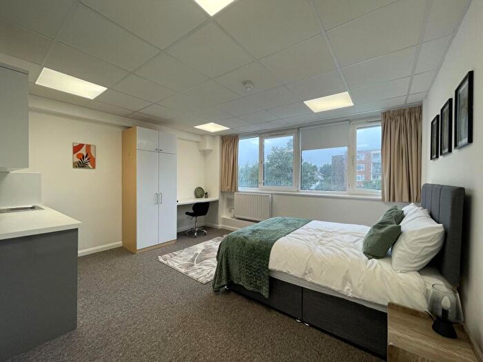 Studio To Rent In Wilbury Villas -, S53