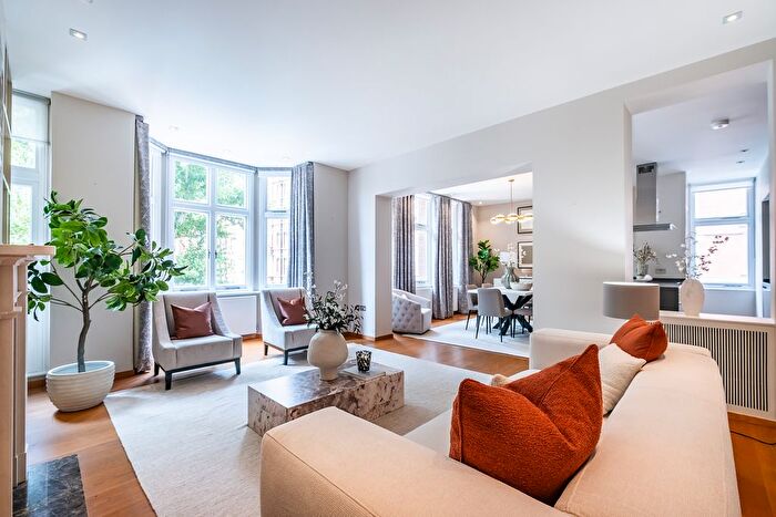 3 Bedroom Flat For Sale In Iverna Court, London, W8