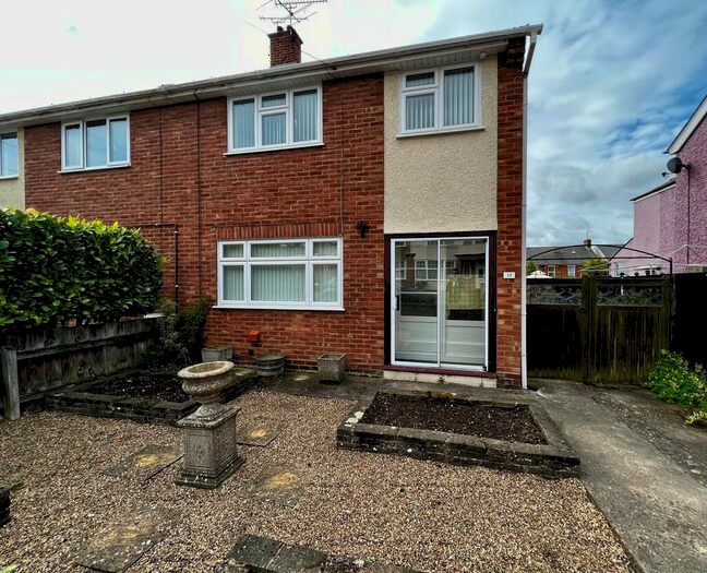 3 Bedroom Semi-Detached House To Rent In Lister Road, Ipswich, IP1