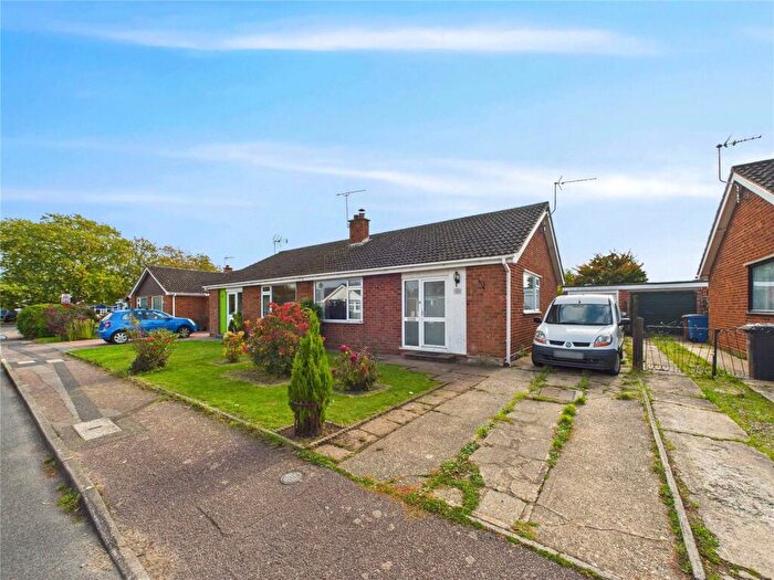 2 Bedroom Bungalow To Rent In Woodlands, Chelmondiston, Ipswich, IP9