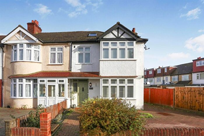 4 Bedroom End Of Terrace House For Sale In The Chase, Wallington, SM6