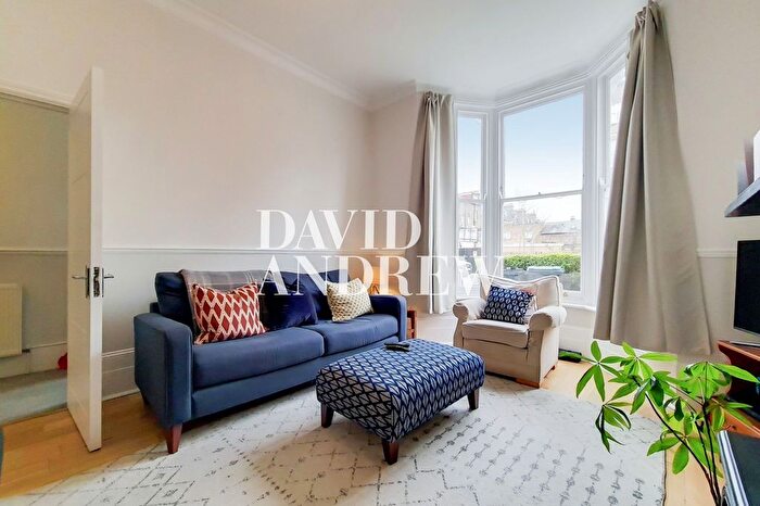 4 Bedroom Semi-Detached House To Rent In Perth Road, London, N4