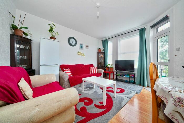 3 Bedroom Maisonette To Rent In Hazelwood Lane, Palmers Green, N13