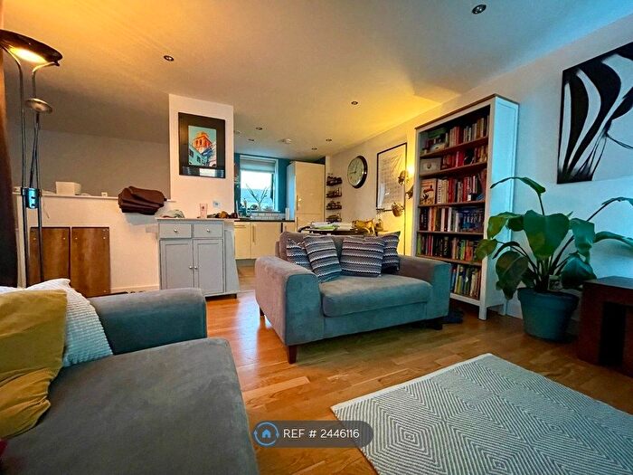 2 Bedroom Flat To Rent In Advent Way, Manchester, M4