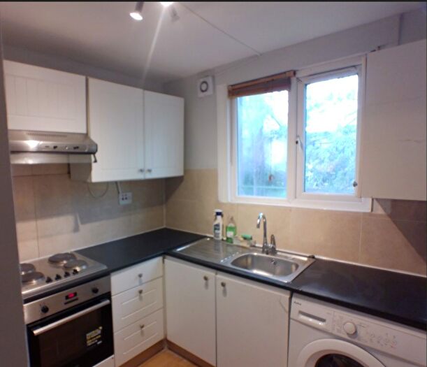 2 Bedroom Flat To Rent In Cricketfield Road, London, E5