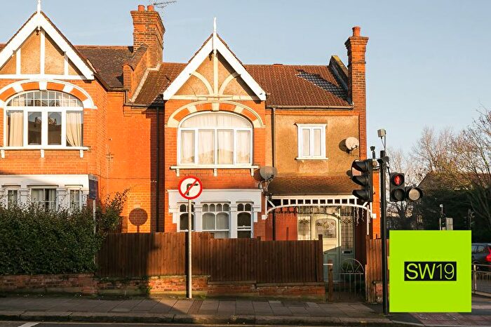 4 Bedroom Maisonette For Sale In Arthur Road, London, SW19