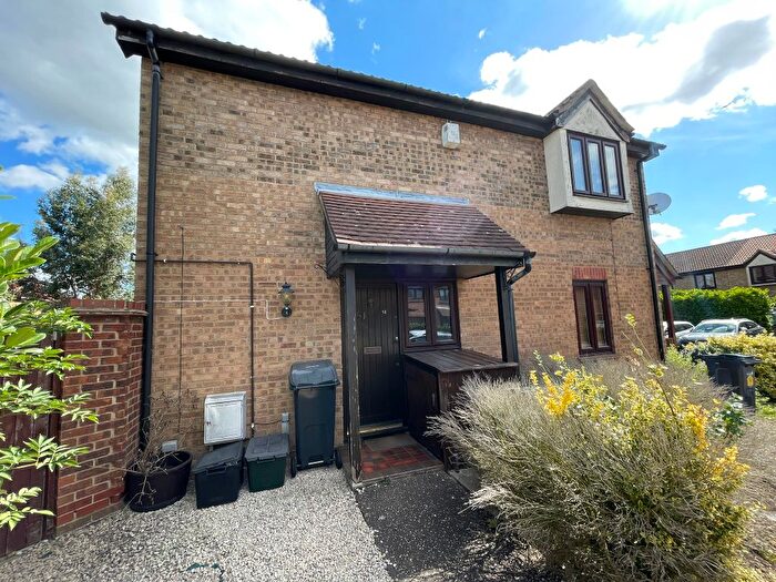 1 Bedroom End Of Terrace House To Rent In Trentbridge Close, Hainault, IG6