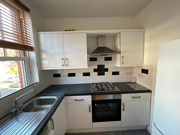 2 Bedroom Flat To Rent In Streatham High Road, London, SW16