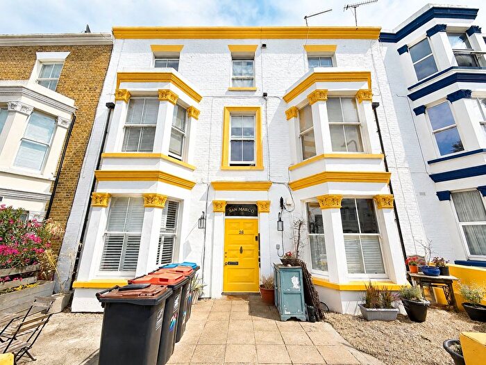 1 Bedroom Flat To Rent In Gordon Road, Cliftonville, Margate, Kent, CT9
