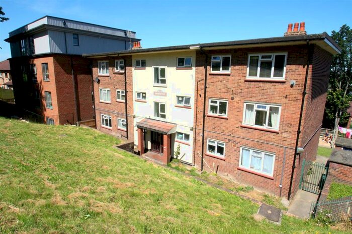 2 Bedroom Flat To Rent In Shorts Way, Rochester, ME1