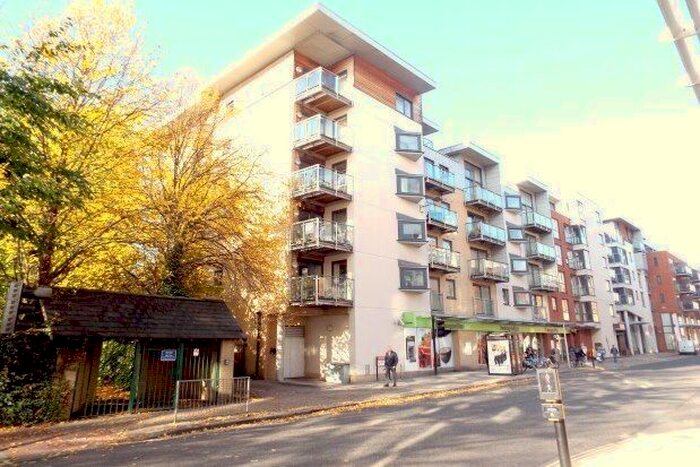 2 Bedroom Flat To Rent In High Street, Southampton, SO14