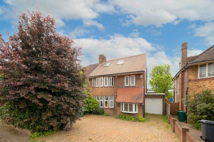 5 Bedroom House To Rent In Northiam, North Finchley, N12