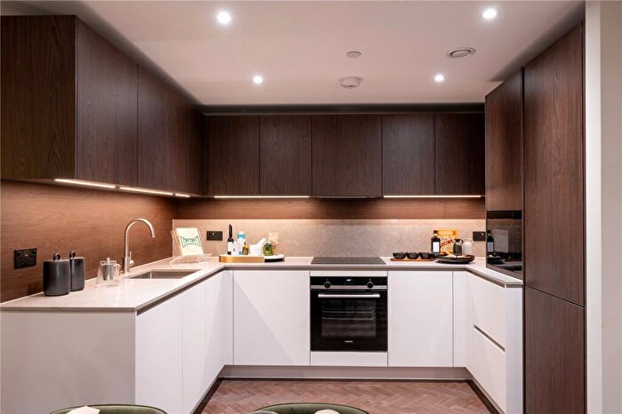 3 Bedroom Apartment For Sale In Queens Cross, Royal Eden Docks, London, E16