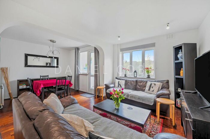 3 Bedroom Apartment To Rent In Falstaff Court, Opal Street, SE11