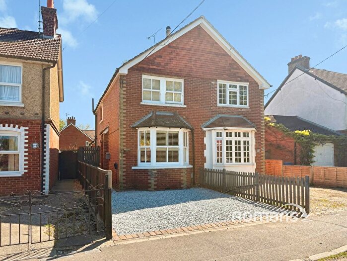 3 Bedroom Semi-Detached House For Sale In Frogmore Road, Blackwater, Camberley, GU17