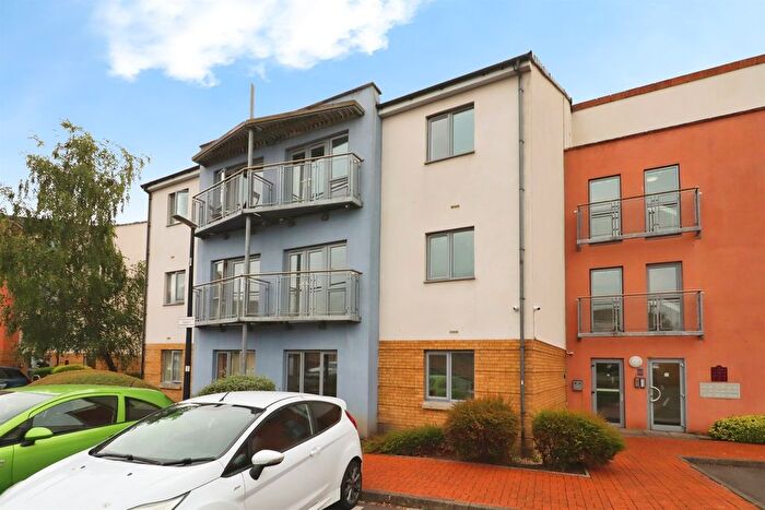 1 Bedroom Flat For Sale In Rhodfa'r Gwagenni, Barry, CF63