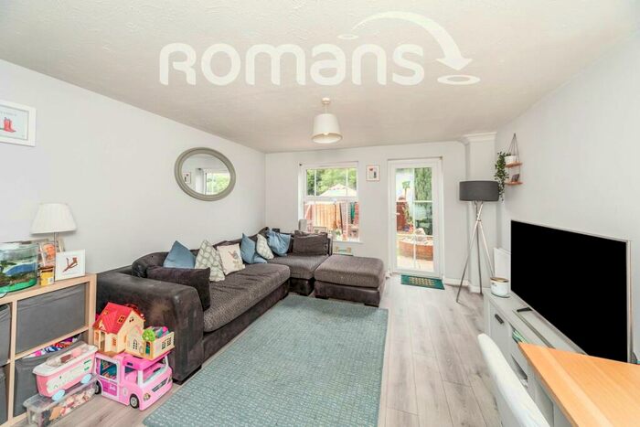 2 Bedroom End Of Terrace House To Rent In St. Johns Close, Woodley, RG5