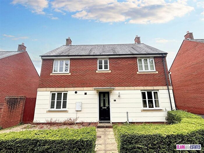 4 Bedroom Detached House For Sale In Dart Walk, Exeter, EX2