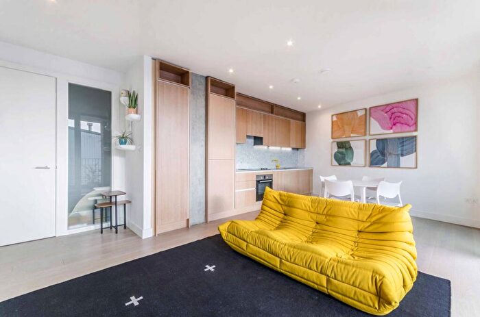 2 Bedroom Flat To Rent In Wadeson Street, Bethnal Green, London, E2