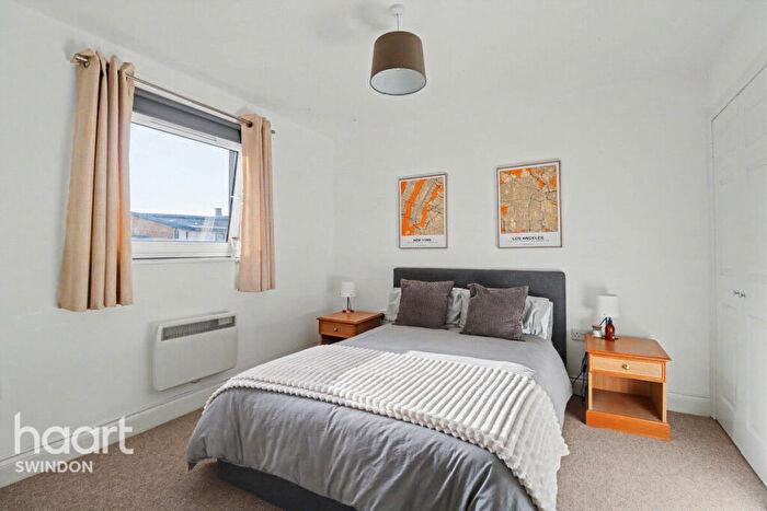 3 Bedroom Apartment For Sale In Pasteur Drive, Swindon, SN1