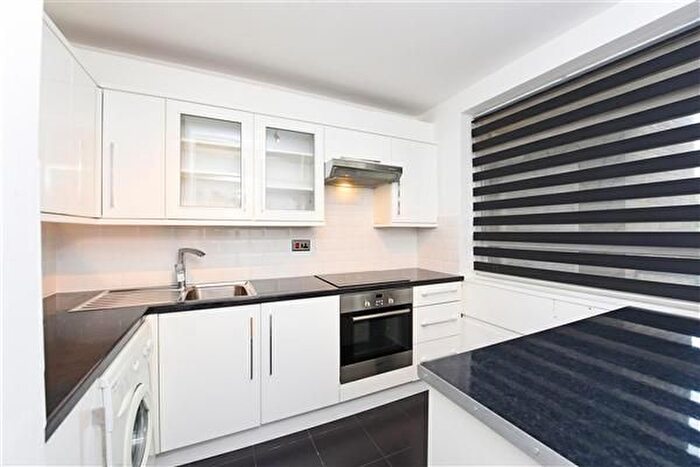 1 Bedroom Flat To Rent In Cheval Court, Putney, SW15