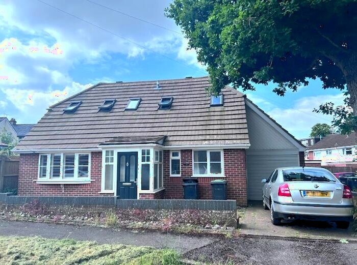 Bungalow To Rent In Balmoral Drive, Waterlooville, Hampshire, PO7