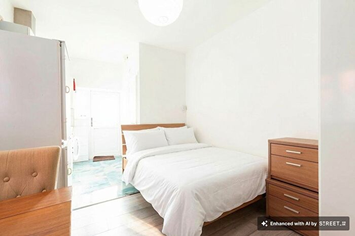 Studio To Rent In Ash Grove, London, (Council Tax, Gas And Water), NW2