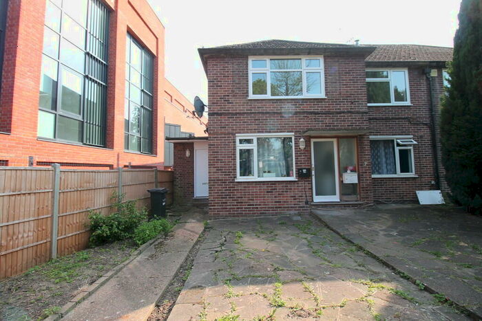 2 Bedroom Maisonette To Rent In Fox Lane, London, N13