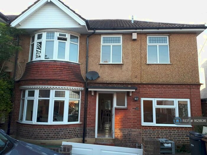 5 Bedroom Semi-Detached House To Rent In Alton Road, Luton, LU1